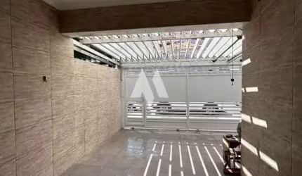Sobrado com 03 quartos sendo 02 suítes localização privilegiada