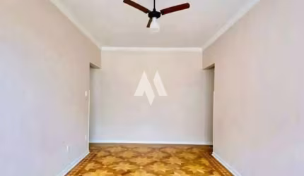 Apartamento Amplo e Reformado- pronto para morar - 03 Quartos na AV.: Ana Costa próximo a Rua Carvalho de Mendonça