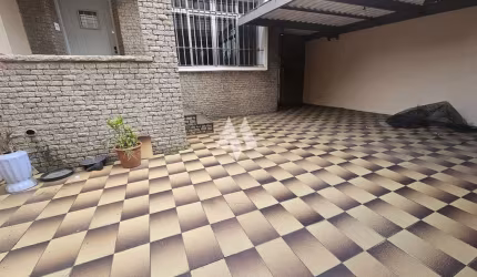 Raridade em Santos -  Casa na quadra da praia do Embaré!
