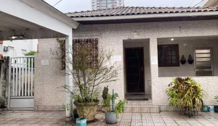 Casa  térrea com edícula á venda em Aparecida, Santos/SP