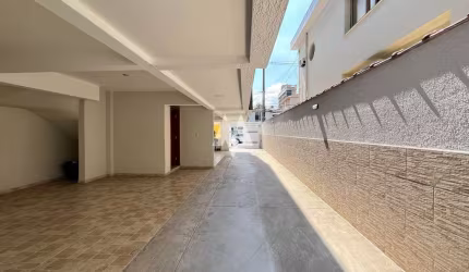 Casa alta á venda com o melhor valor de m² da região -  2 dormitórios com 2 suítes e garagem - Campo Grande, Santos/SP
