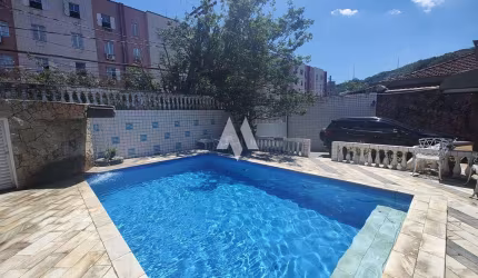 Casa Térrea com 3 quartos, 4 vagas e edícula  - São Vicente / SP