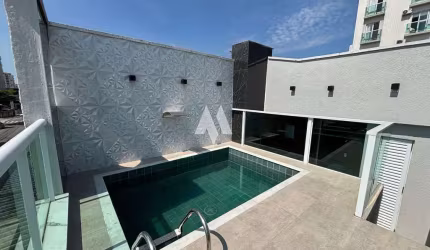 Casa Sobreposta com 3 dormitórios e 3 suítes com piscina - Boqueirão / Santos
