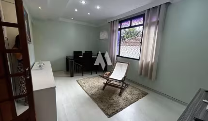 Apartamento 2 dormitórios de frente com vaga demarcada