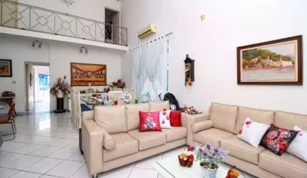 Casa isolada á venda em Santos !