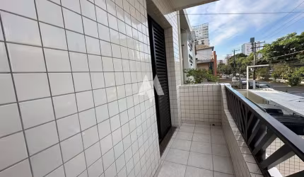 Apartamento próximo a praia do Embaré com sacada!