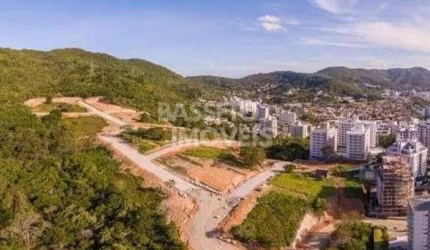Terreno em condomínio fechado à venda na Rua Rodrigo Rampinelli Jeremias, Itacorubi, Florianópolis por R$ 1.140.000