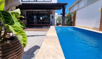 Casa em condomínio fechado com 3 quartos à venda na Rua da Escova de Garrafa, 541, Cachoeira do Bom Jesus, Florianópolis por R$ 1.974.100