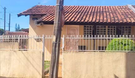 Casa com 3 dormitórios à venda, Zona Sul por R$ 300.000 - Conjunto Habitacional Flores - Londrina/PR