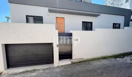 Casa com 2 dormitórios à venda, 156 m² - Agronômica - Florianópolis/SC