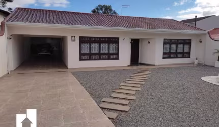 Casa com 4 quartos à venda no Bom Jesus, São José dos Pinhais , 710 m2 por R$ 2.000.000