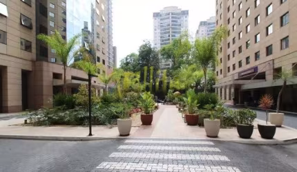 Flat para locação em Moema, totalmente mobiliado com serviços, 260 mts da Estação Moema Linha Lilás!