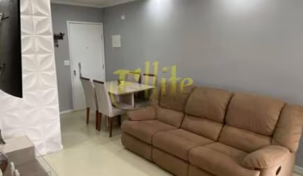 2 quartos, sendo 1 suíte, 1 banheiro, 1 vaga de garagem e uma área total de 54,00 m2.