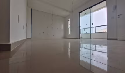 Apartamento para Venda, Residencial Isabela no bairro Centro, localizado na cidade de Navegantes / SC.  A 150 metros da praia.
