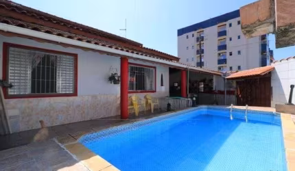 CASA A VENDA COM PISCINA, BALNEÁRIO SÃO JOÃO BATISTA, PERUÍBE, SP