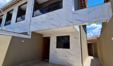 Sobrado com garagem individual na Vila Caiçara!