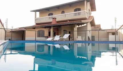 Sobrado com 4 dormitórios, piscina, churrasqueira e muito lazer!!!