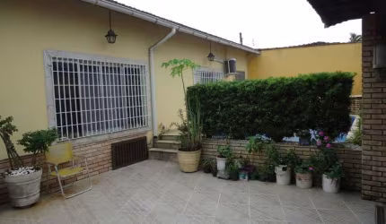 Casa com 2 dorms, Real, Praia Grande - R$ 485 mil.