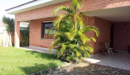 CASA COM 5 SUITES SENDO 2 NA EDICULA, FLÓRIDA, PRAIA GRANDE , SP.