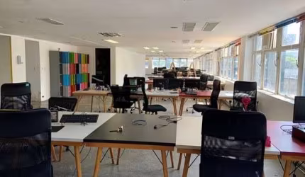 Meia laje comercial (REFORMADA E ALUGADA) na Faria Lima - 448m²