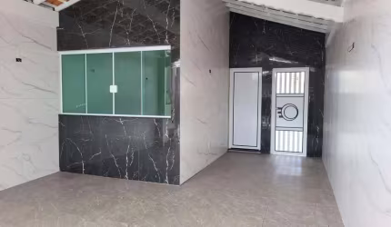 Casa semi-isolada, reformada, no jd imperador - 2 dormitórios