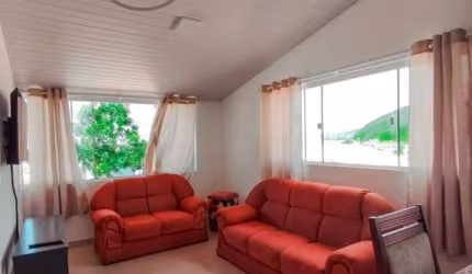 Casa com 2 quartos para alugar na Paulino Atanásio da Costa, 45, Praia de São Miguel, Penha por R$ 2.480