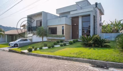 Casa em condomínio fechado com 4 quartos à venda na Rua Leonel Pereira, 2033, Cachoeira do Bom Jesus, Florianópolis por R$ 2.350.000