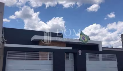 CASA COM SUITE NO TRIANON