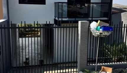 Sobrado com móveis sob medida em Araucária