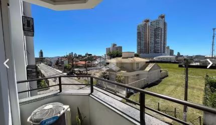Apartamento com 2 Quartos e 1 Vaga de Garagem no Centro de Palhoça/SC