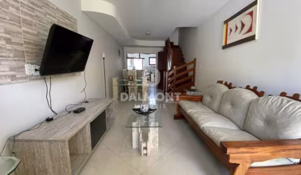 Peró - Cabo Frio - Casa duplex com 2 suítes em condomínio próximo das melhores Praias de Cabo Frio