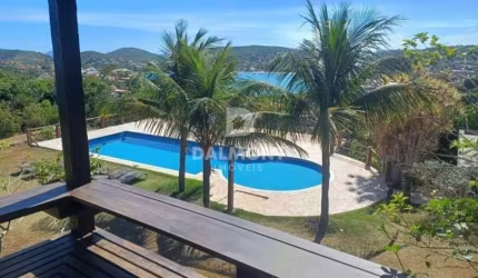Ferradura - Búzios - Casa duplex à venda, 4suítes, vista mar.