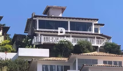 Geribá - Búzios - Casa duplex, em condomínio, 4 quartos (3 suítes), pé na areia.