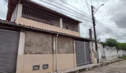 Casa em Campo Limpo  -  Feira de Santana