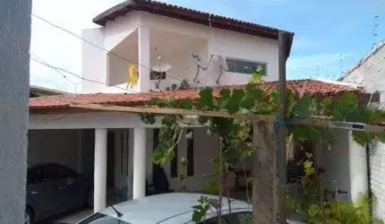 Casa em Santa Mônica  -  Feira de Santana