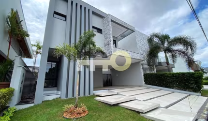 Condomínio Renaissance, Casa Espetacular, 340m², 5 Suítes, Piscina Privativa e Muito Mais!
