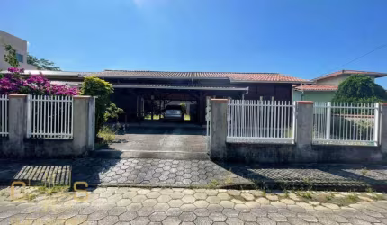 Casa a venda em Balneário Piçarras/SC