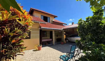 SOBRADO QUADRA MAR