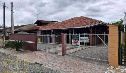 CASA A VENDA EM ARAQUARI