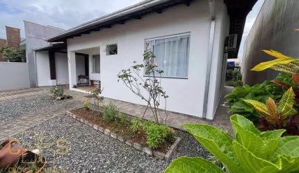 CASA ÚNICA NO TERRENO