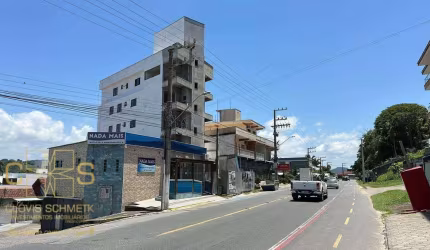 Imóvel com potencial comercial e residencial próximo a Praia