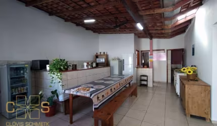 Casa ampla, com 04 dormitórios em Itajuba