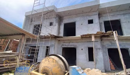 SOBRADO EM PIÇARRAS PRÓXIMO DO MAR