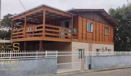 LINDA CASA  APENAS 80MT DO MAR.