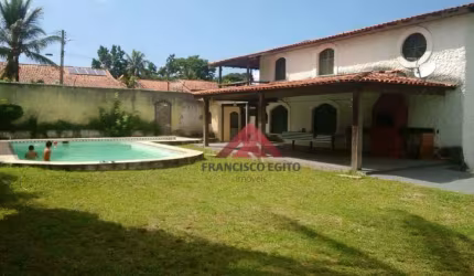 Casa com 6 dormitórios à venda, 300 m² por R$ 900.000,00 - Vila Capri - Araruama/RJ