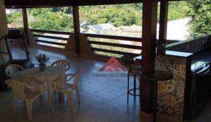 Casa com 4 quartos (1 suíte) à venda, 390 m