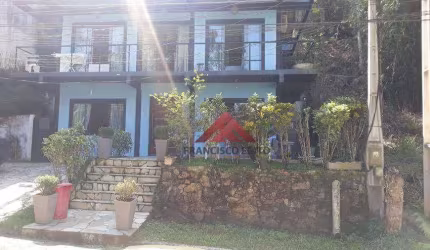 Casa com 4 quartos à venda, 141 m por 900.000 - Sape - Niterói - RJ