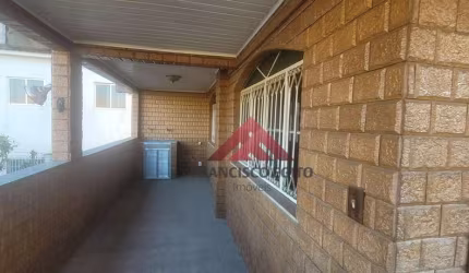 Sobrado com 2 quartos à venda, 85m por 200.000 - Centro - São Gonçalo - RJ