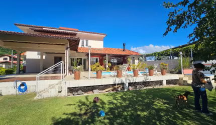 LINDA CASA EM SAMBAQUI PERTO DA PRAIA E DA MARINA