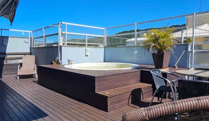 Linda cobertura com Jacuzzi na rua do mar